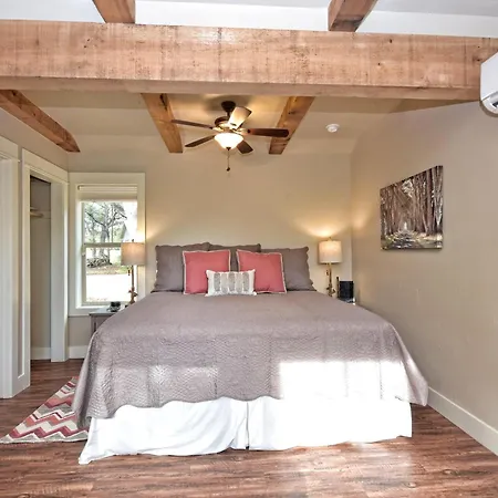 Cabins At Flite Acres - Morning Dove
